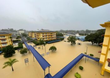 UNIVERSITI Islam Pahang Sultan Ahmad Shah (UnIPSAS) di Kuantan, Pahang dilanda banjir ekoran hujan dan limpahan air Sungai Belat.