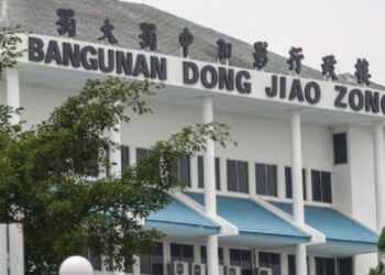 PENGIKTIRAFAN Sijil Peperiksaan Bersepadu (UEC) berisiko mencetuskan perpecahan sosial dan melemahkan perpaduan kerana tidak selaras dengan pendidikan kebangsaan dan peranan bahasa Melayu.