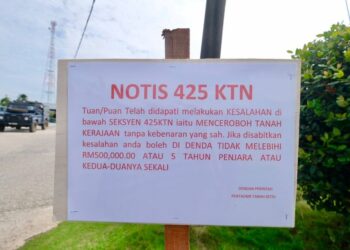 NOTIS 425 Kanun Tanah Negara mengenai pencerobohan tanah milik kerajaan negeri yang diletakkan di salah 
satu ladang FGV.