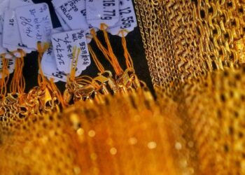 EMAS sesuai dilihat sebagai instrumen lindung nilai dan simpanan jangka sederhana hingga panjang, bukannya untuk tujuan spekulasi jangka pendek. - GAMBAR HIASAN