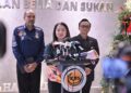 MENTERI Belia dan Sukan, Hannah Yeoh ketika sidang akhbar geran KBS 2026 di Menara KBS, Putrajaya, semalam. - IHSAN FB KBS
