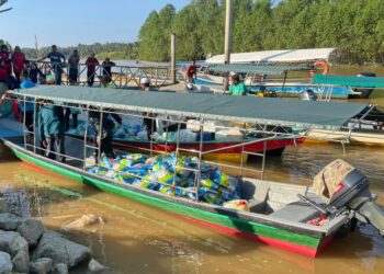 YAYASAN Hasanah menyalurkan RM1,096,874 dalam bentuk bantuan kecemasan dan pemulihan kepada komuniti yang terjejas akibat Monsun Timur Laut.