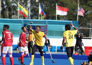 SKUAD hoki 5s lelaki  menyumbang pingat emas pertama negara  selepas menewaskan Indonesia 7-3 pada perlawanan akhir di Bangkok, sebentar tadi. - UTUSAN