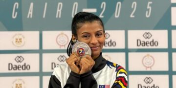 C. Shahmalarani menang pingat perak di Kejohanan Dunia 2025 dalam acara bawah 50 kilogram di Kaherah, Msir, kelmarin. - IHSAN MSN