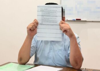 BAPA kepada seorang pelajar perempuan membuat laporan polis terhadap jurulatih sukan disertai anaknya yang didakwa melakukan gangguan seksual di Alor Setar.