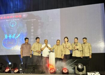 SAARANI Mohamad (tengah) merasmikan Sambutan Hari Perancangan Bandar Sedunia (HPBS) tahun 2025 Peringkat Negeri Perak di Kampar semalam. -UTUSAN/LIYANA RAMLI