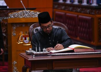 AMANAH terima dengan terbuka pelantikan Dr Zulkifli Hassan, seorang profesional untuk memegang jawatan itu daripada wakil parti tersebut susulan rombakan kabinet baru-baru ini.  - JABATAN PENERANGAN