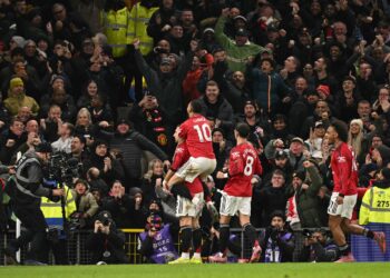 PEMAIN Manchester United meraikan gol pertama mereka ketika seri 1-1 menentang West Ham dalam aksi liga di tempat sendiri, semalam. - AFP
