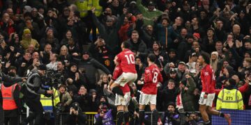 PEMAIN Manchester United meraikan gol pertama mereka ketika seri 1-1 menentang West Ham dalam aksi liga di tempat sendiri, semalam. - AFP