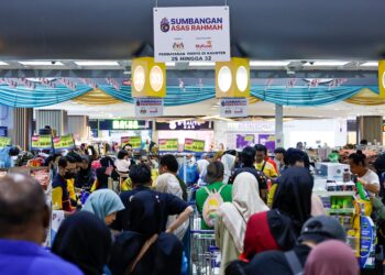 Pelbagai inisiatif seperti bantuan tunai bersasar, kawalan harga barang keperluan tertentu, serta penambahbaikan sistem bantuan sosial mencerminkan usaha menaikkan ‘lantai’ kehidupan rakyat.