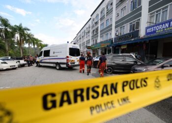 PIHAK polis dan bomba melakukan siasatan susulan kejadian letupan di Pangsapuri Desa Palma, Nilai, Seremban pagi tadi.