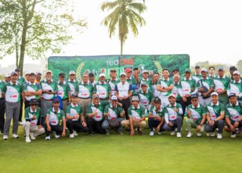 Barisan pemain yang beraksi pada kejohanan Grand Finale yang berlangsung di Danau Golf, Universiti Kebangsaan Malaysia (UKM), semalam. - IHSAN PENGANJUR