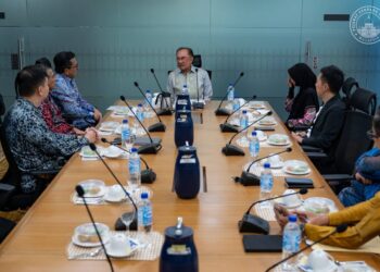 ANWAR Ibrahim sewaktu menerima kunjungan Timbalan-Timbalan Menteri yang baharu- Facebook Perdana Menteri