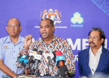 KUALA LUMPUR, 19 DISEMBER 2025. Menteri Sumber Manusia, Datuk Seri Ramanan ketika sidang media pada lawatan kerja rasmi di Menara Perkeso Ampang di sini, hari ini. Gambar ISKANDAR ISHAK