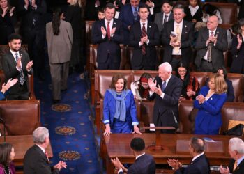 NANCY Pelosi menerima tepukan gemuruh pada hari pertama Kongres ke-119 di Dewan Perwakilan di Capitol AS, Washington, DC, pada 3 Januari lalu. 
– AFP