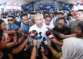 AHMAD Zahid Hamidi ditemui pemberita pada Majlis Pelancaran Pakej Lengkap Desa Kirana dekat Dataran Pantai Batu 23, Sungai Nibong, di Sabak Bernam, Selangor, semalam. - MIINGGUAN/AFIQ RAZALI