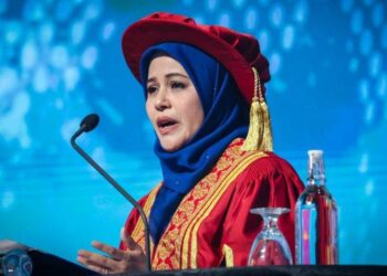 SHARIFAH Syahirah berucap pada Majlis Konvokesyen UPTM di Pusat Dagangan Dunia Kuala Lumpur (WTCKL), hari ini. - UTUSAN/MUHAMAD IQBAL ROSLI