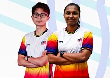 Harith Danial Jefri (kiri) dan K. Sehveetraa berjaya meraih pingat emas acara skuasy beregu campuran pada Sukan SEA 2025 di Kolej Vajiravudh, Bangkok, Thailand.