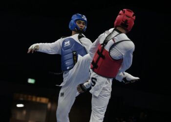 Syafiq ketika beraksi menentang atlet tuan rumah, Cho Chaichon dalam aksi final kyorugi kategori lelaki lebih 80 kilogram (kg) dan tidak melebihi 87kg di Island Hall, Bangkok, hari ini. - IHSAN FB MSN