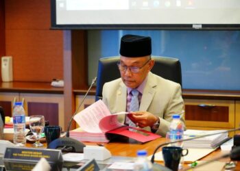 Kemelut politik di Perlis menyaksikan Mohd. Shukri Ramli kehilangan jawatan Menteri Besar.