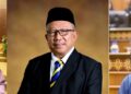 Dari kiri: ABU BAKAR HAMZAH, MEGAT HASHIRAT HASSAN dan IZIZAM IBRAHIM