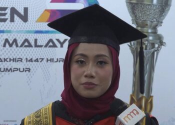 DAYANA Safiyya Zulhalmi graduan Diploma Komunikasi Korporat Universiti Poly-Tech Malaysia (UPTM) mencatat kejayaan cemerlang apabila dianugerahkan Anugerah Naib Canselor, Anugerah Pro-Canselor dan Anugerah Canselor pada Majlis Konvokesyen UPTM kali ke-3, hari ini.