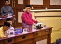 WAN ROSDY Wan Ismail ketika membentangkan Belanjawan Pahang 2026 di Wisma Sri Pahang di Kuantan, Pahang. - UTUSAN/SHAIKH AHMAD RAZIF