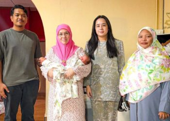 TUANKU Azizah Aminah Maimunah Iskandariah berkenan menziarahi Amru Khalid dan isterinya di kediaman mereka di Pantai Sepat, Kuantan, baru-baru ini.