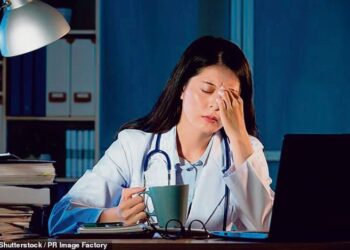 TIDAK perlu berasa bersalah memilih untuk bekerja kerana dalam proses itu anak-anak sedang belajar berdikari, mengurus diri dan membina kekuatan dalaman walaupun tanpa sokongan yang sentiasa ada di sisi.