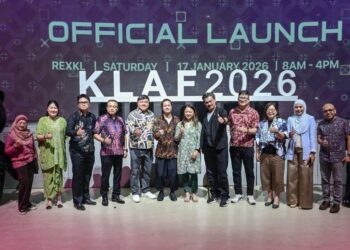 HANNAH Yeoh (enam dari kanan) ketika sesi bergambar pada majlis pelancaran Festival Seni Bina Kuala Lumpur (KLAF) 2026 di Kuala Lumpur hari ini. - UTUSAN/SYAKIR RADIN