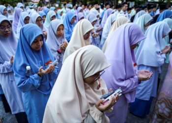 SERAMAI 4,443 calon telah mendaftar untuk menduduki peperiksaan tersebut di 135 buah pusat peperiksaan seluruh negara.