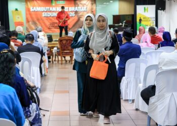 KEKURANGAN kefahaman dalam kalangan masyarakat sering menyebabkan keupayaan OKU penglihatan dipandang rendah dan tidak dinilai secara adil.