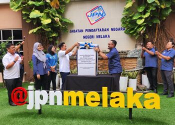 DZULKARNAIN menyempurnakan Majlis Perhimpunan Bulanan dan Amanat Pengarah JPN Melaka sempena Tahun Baharu 2026 di Kompleks Kementerian Dalam Negeri (KDN) di Ayer Keroh, Melaka, hari ini.-UTUSAN/AMRAN ALI.