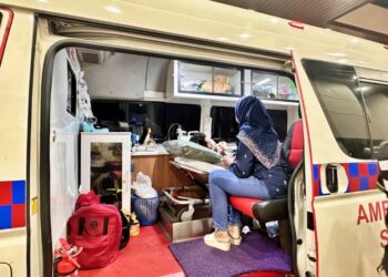 MUHAMMAD Hazim Rafiq Hussain selamat dipindahkan dari hospital di Krabi, Thailand ke Hospital Seberang Jaya (HSJ), Pulau Pinang kelmarin.