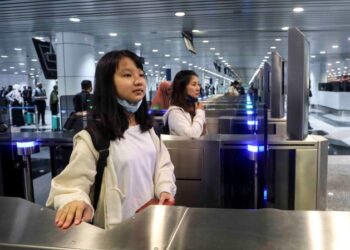 PEMASANGAN autogate di 125 pintu masuk antarabangsa  merupakan pelaburan strategik jangka panjang yang menyokong pertumbuhan ekonomi.