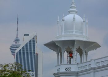MALAYSIA merupakan antara negara yang paling aktif dalam membangunkan Amanah Pelaburan Hartanah Islam (i-REIT) yang menjadikan instrumen ini lebih selamat, beretika dan mematuhi maqasid syariah.