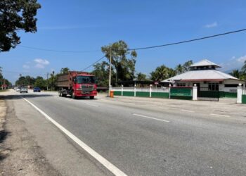 KEMALANGAN  sering berlaku di hadapan Surau Al-Wastiyah di Kampung Keliang, Kalumpang, Hulu Selangor. – UTUSAN/ ZABRY MOHAMAD MADZLAN