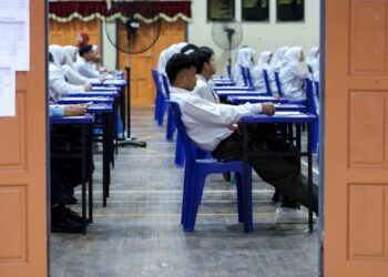 KERTAS peperiksaan Sijil Pelajaran Malaysia (SPM) dikatakan terlalu mencabar sehingga majoriti pelajar tidak menjawab dengan yakin.