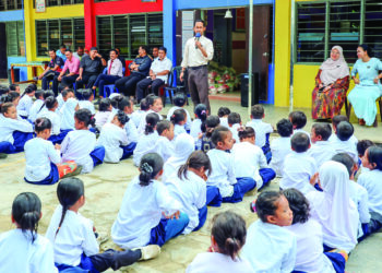 DIFAHAMKAN Guru Penolong Kanan (GPK) Hal Ehwal Murid (HEM) yang dilantik secara hakiki di sekolah kurang murid masih tidak menikmati  elaun tanggungjawab (ETJ) seperti rakan sejawat di sekolah lain.-GAMBAR HIASAN