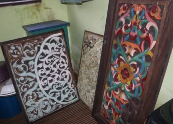 KHAZANAH seni ukir dinding Kompleks  Istana Sultan Singapura yang dapat diselamatkan oleh Kayuma Industry  setelah diarah roboh oleh pemerintah Singapura pada 2011.