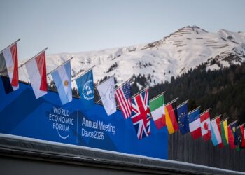 BENDERA negara-negara yang menyertai Forum Ekonomi Dunia 2026 di bandar Davos, Switzerland.-AFP