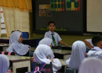 APABILA pendidikan kukuh, negara pasti berdiri teguh walaupun politik bertukar.