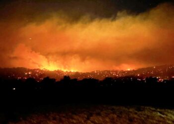KEBAKARAN hutan marak berhampiran Longwood, utara Victoria, ketika gelombang haba melanda Australia.-AFP