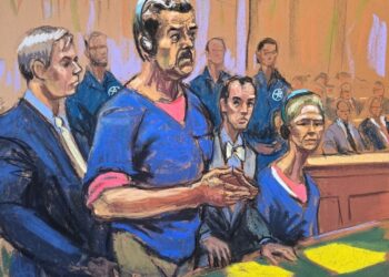 LAKARAN bilik mahkamah menunjukkan Nicolas Maduro (ke-2 kiri) dan isterinya, Cilia Flores, menghadiri pendakwaan di Mahkamah Persekutuan AS Daniel Patrick Moynihan di New York, kelmarin.- AFP