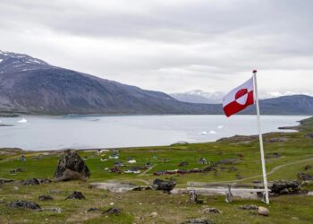 GREENLAND dan NATO berusaha memperkukuh pertahanan selepas Donald Trump berikrar untuk merampas wilayah Artik itu.- AGENSI