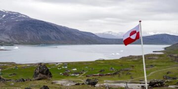 GREENLAND dan NATO berusaha memperkukuh pertahanan selepas Donald Trump berikrar untuk merampas wilayah Artik itu.- AGENSI