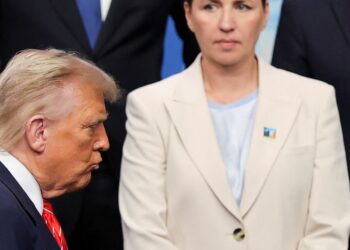 PRESIDEN AS, Donald Trump (kiri) dan Perdana Menteri Denmark, Mette Frederiksen ketika bergambar sebelum Sidang Kemuncak Ketua-Ketua Negara dan Kerajaan Pertubuhan Perjanjian Atlantik Utara (NATO) di The Hague, pada 25 Jun 2025.- AFP