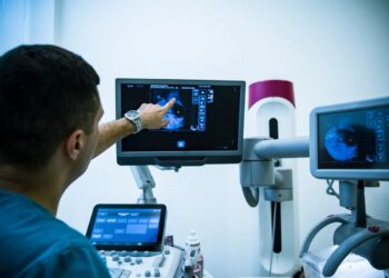 PEMERIKSAAN memogram dengan bantuan AI mampu mengesan kanser pada peringkat awal secara lebih efisien.-AGENSI