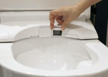 SYARIKAT Toto melancarkan model baharu siri Neorest berkelas tinggi dilengkapi modul sensor yang dipasang pada mangkuk tandas.-AGENSI