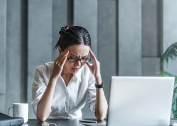 PERUBAHAN  iklim menjadi punca lebih ramai orang mengalami migrain yang semakin teruk-AGENSI